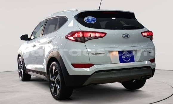 Buy Used Hyundai Tucson White Car in Dakar in Dakar Buy Used Hyundai Tucson White Car in Dakar in Dakar