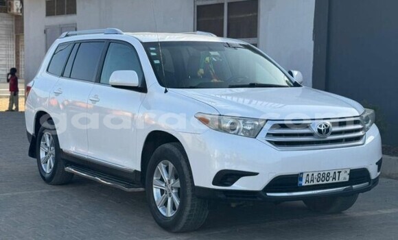 Dieundeu Occasion Toyota Highlander White Auto in Dakar in Dakar Dieundeu Occasion Toyota Highlander White Auto in Dakar in Dakar