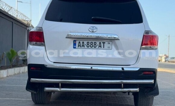 Dieundeu Occasion Toyota Highlander White Auto in Dakar in Dakar Dieundeu Occasion Toyota Highlander White Auto in Dakar in Dakar