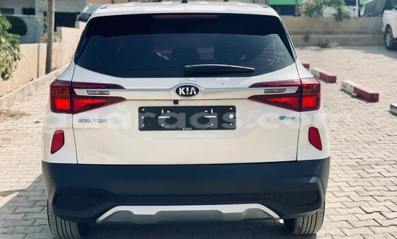 Buy Import Kia Sephia White Car in Dakar in Dakar Buy Import Kia Sephia White Car in Dakar in Dakar