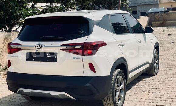Buy Import Kia Sephia White Car in Dakar in Dakar Buy Import Kia Sephia White Car in Dakar in Dakar