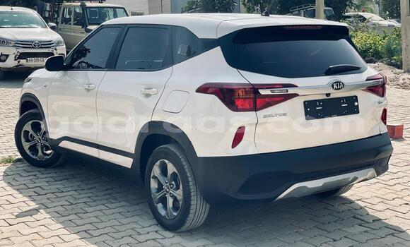Buy Import Kia Sephia White Car in Dakar in Dakar Buy Import Kia Sephia White Car in Dakar in Dakar