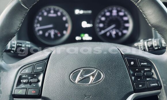 Acheter Import Voiture Hyundai Tucson Rouge à Dakar, Dakar Acheter Import Voiture Hyundai Tucson Rouge à Dakar, Dakar