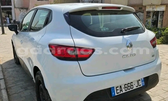 Buy Used Renault Clio White Car in Dakar in Dakar Buy Used Renault Clio White Car in Dakar in Dakar