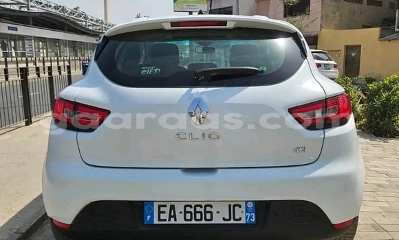 Buy Used Renault Clio White Car in Dakar in Dakar Buy Used Renault Clio White Car in Dakar in Dakar