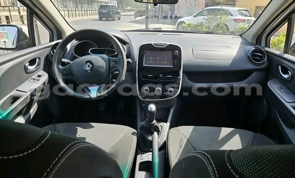 Buy Used Renault Clio White Car in Dakar in Dakar Buy Used Renault Clio White Car in Dakar in Dakar