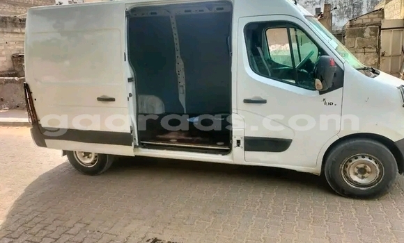 Dieundeu Occasion Renault Megane White Auto in Dakar in Dakar Dieundeu Occasion Renault Megane White Auto in Dakar in Dakar