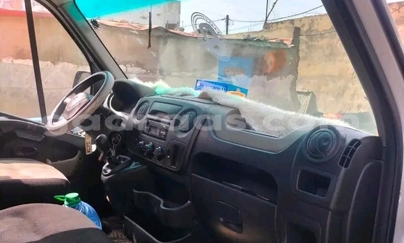 Dieundeu Occasion Renault Megane White Auto in Dakar in Dakar Dieundeu Occasion Renault Megane White Auto in Dakar in Dakar