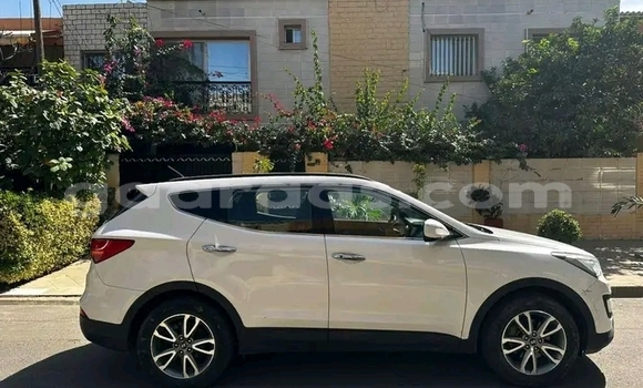 Dieundeu Occasion Hyundai Santa Fe White Auto in Dakar in Dakar
