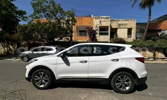 Dieundeu Occasion Hyundai Santa Fe White Auto in Dakar in Dakar Dieundeu Occasion Hyundai Santa Fe White Auto in Dakar in Dakar