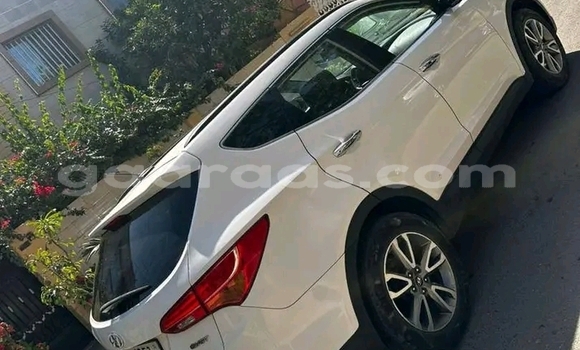 Dieundeu Occasion Hyundai Santa Fe White Auto in Dakar in Dakar Dieundeu Occasion Hyundai Santa Fe White Auto in Dakar in Dakar