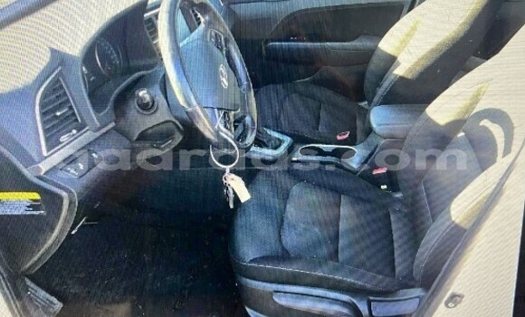 Dieundeu Occasion Hyundai Elantra White Auto in Dakar in Dakar Dieundeu Occasion Hyundai Elantra White Auto in Dakar in Dakar