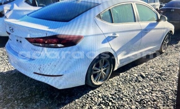 Dieundeu Occasion Hyundai Elantra White Auto in Dakar in Dakar Dieundeu Occasion Hyundai Elantra White Auto in Dakar in Dakar