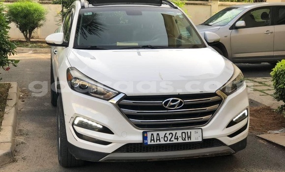 Buy Used Hyundai Tucson White Car in Dakar in Dakar