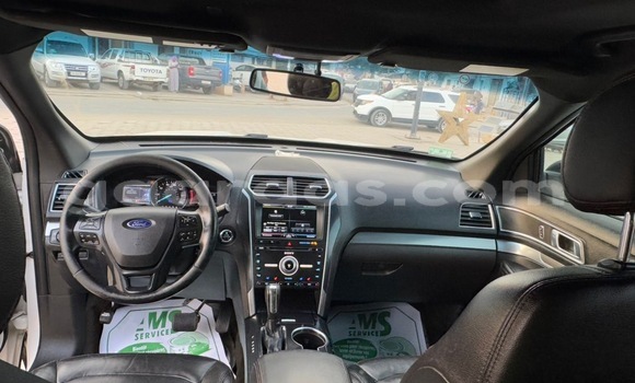 Acheter Occasion Voiture Ford Explorer Blanc à Dakar, Dakar Acheter Occasion Voiture Ford Explorer Blanc à Dakar, Dakar