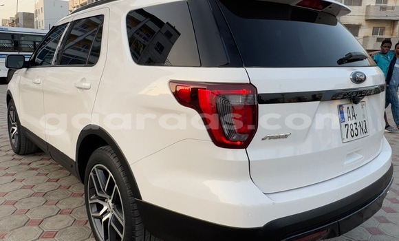 Acheter Occasion Voiture Ford Explorer Blanc à Dakar, Dakar Acheter Occasion Voiture Ford Explorer Blanc à Dakar, Dakar