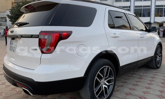 Acheter Occasion Voiture Ford Explorer Blanc à Dakar, Dakar Acheter Occasion Voiture Ford Explorer Blanc à Dakar, Dakar