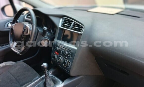 Dieundeu Occasion Citroen C4 White Auto in Dakar in Dakar Dieundeu Occasion Citroen C4 White Auto in Dakar in Dakar