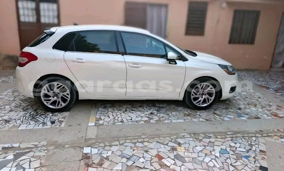 Buy Used Citroen C4 White Car in Dakar in Dakar Buy Used Citroen C4 White Car in Dakar in Dakar