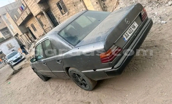 Buy Used Mercedes-Benz E200 Black Car in Dakar in Dakar Buy Used Mercedes-Benz E200 Black Car in Dakar in Dakar