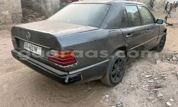 Buy Used Mercedes-Benz E200 Black Car in Dakar in Dakar Buy Used Mercedes-Benz E200 Black Car in Dakar in Dakar