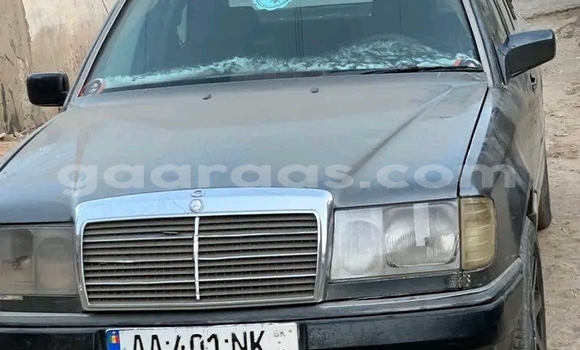 Buy Used Mercedes-Benz E200 Black Car in Dakar in Dakar Buy Used Mercedes-Benz E200 Black Car in Dakar in Dakar