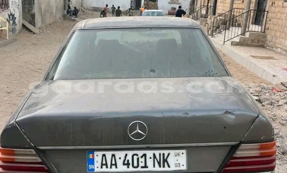 Buy Used Mercedes-Benz E200 Black Car in Dakar in Dakar Buy Used Mercedes-Benz E200 Black Car in Dakar in Dakar