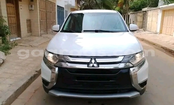 Dieundeu Occasion Mitsubishi Outlander White Auto in Dakar in Dakar Dieundeu Occasion Mitsubishi Outlander White Auto in Dakar in Dakar
