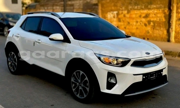 Buy Used Kia Stonic White Car in Dakar in Dakar Buy Used Kia Stonic White Car in Dakar in Dakar