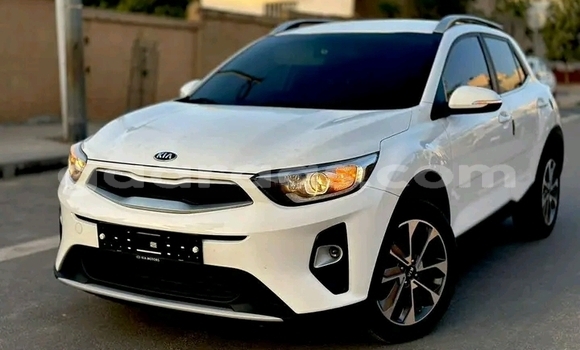 Buy Used Kia Stonic White Car in Dakar in Dakar Buy Used Kia Stonic White Car in Dakar in Dakar