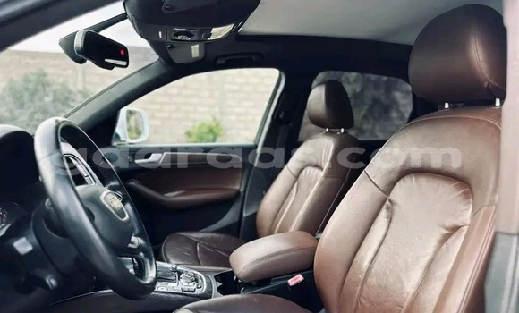 Dieundeu Occasion Audi Q5 White Auto in Dakar in Dakar Dieundeu Occasion Audi Q5 White Auto in Dakar in Dakar