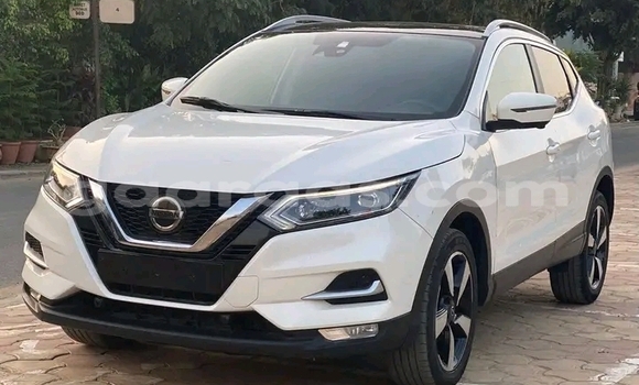 Buy Used Nissan Qashqai White Car in Dakar in Dakar Buy Used Nissan Qashqai White Car in Dakar in Dakar