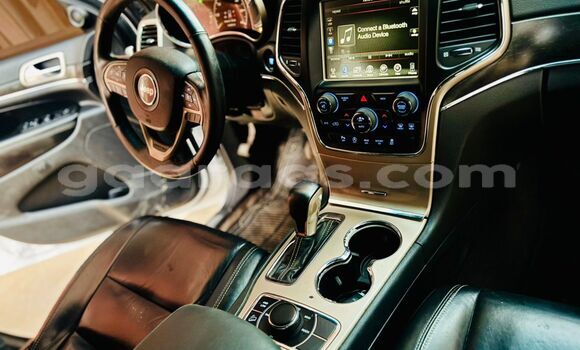 Dieundeu Imported Jeep Grand Cherokee White Auto in Dakar in Dakar Dieundeu Imported Jeep Grand Cherokee White Auto in Dakar in Dakar