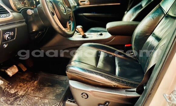 Dieundeu Imported Jeep Grand Cherokee White Auto in Dakar in Dakar Dieundeu Imported Jeep Grand Cherokee White Auto in Dakar in Dakar