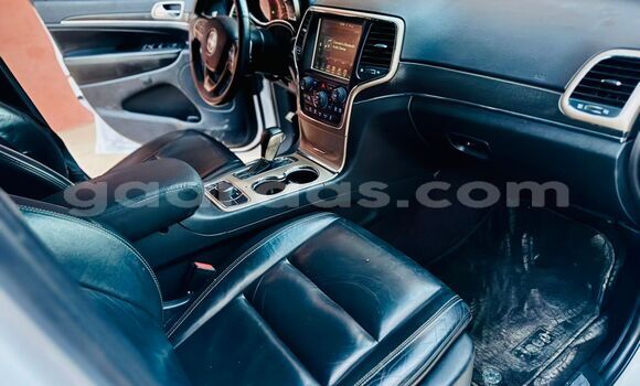 Dieundeu Imported Jeep Grand Cherokee White Auto in Dakar in Dakar Dieundeu Imported Jeep Grand Cherokee White Auto in Dakar in Dakar