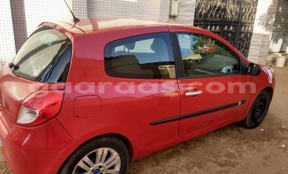 Buy Used Renault Clio Red Car in Dakar in Dakar Buy Used Renault Clio Red Car in Dakar in Dakar