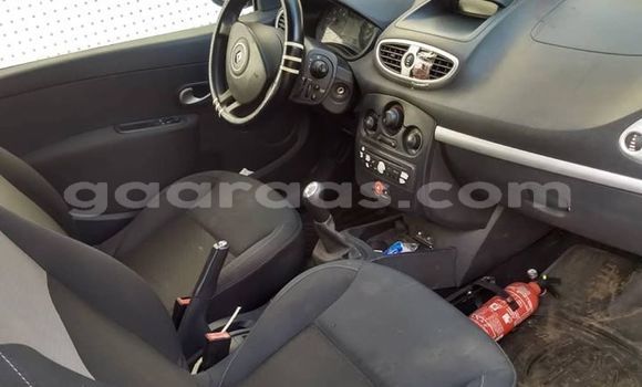 Buy Used Renault Clio Red Car in Dakar in Dakar Buy Used Renault Clio Red Car in Dakar in Dakar