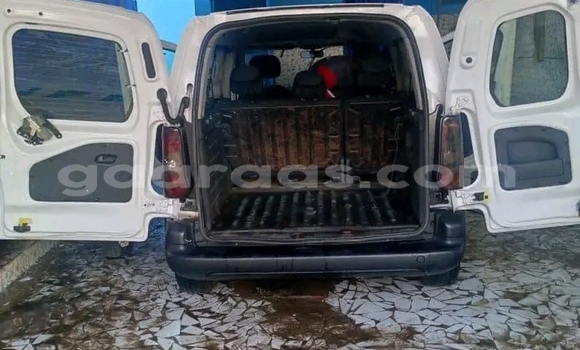 Buy Used Peugeot Partner White Car in Dakar in Dakar Buy Used Peugeot Partner White Car in Dakar in Dakar