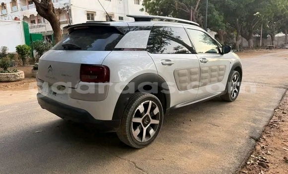 Buy Used Citroen C4 White Car in Dakar in Dakar Buy Used Citroen C4 White Car in Dakar in Dakar