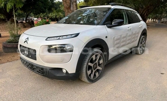 Buy Used Citroen C4 White Car in Dakar in Dakar Buy Used Citroen C4 White Car in Dakar in Dakar