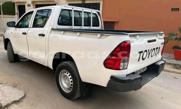 Dieundeu Occasion Toyota Hilux White Auto in Dakar in Dakar Dieundeu Occasion Toyota Hilux White Auto in Dakar in Dakar