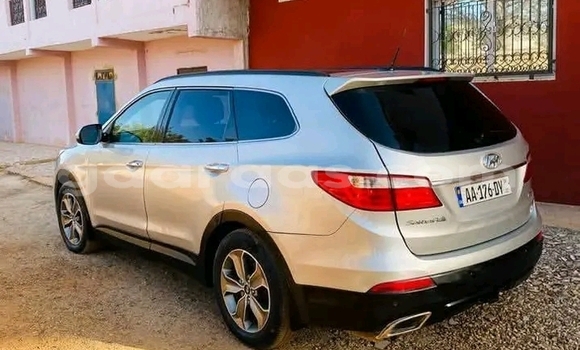 Dieundeu Occasion Hyundai Santa Fe White Auto in Dakar in Dakar Dieundeu Occasion Hyundai Santa Fe White Auto in Dakar in Dakar