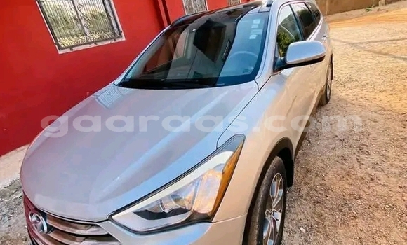 Dieundeu Occasion Hyundai Santa Fe White Auto in Dakar in Dakar Dieundeu Occasion Hyundai Santa Fe White Auto in Dakar in Dakar