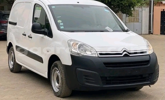 Acheter Occasion Voiture Peugeot Partner Blanc à Dakar, Dakar Acheter Occasion Voiture Peugeot Partner Blanc à Dakar, Dakar