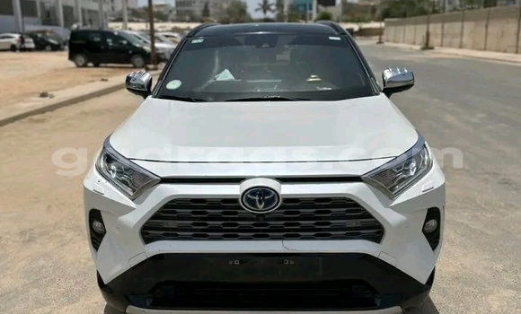 Buy Used Toyota RAV4 White Car in Dakar in Dakar Buy Used Toyota RAV4 White Car in Dakar in Dakar