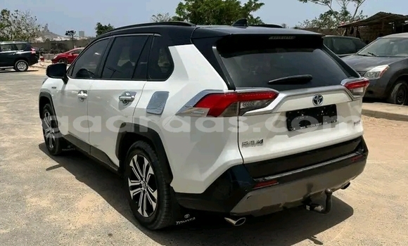 Buy Used Toyota RAV4 White Car in Dakar in Dakar Buy Used Toyota RAV4 White Car in Dakar in Dakar