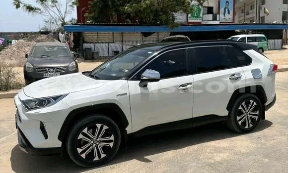 Buy Used Toyota RAV4 White Car in Dakar in Dakar Buy Used Toyota RAV4 White Car in Dakar in Dakar