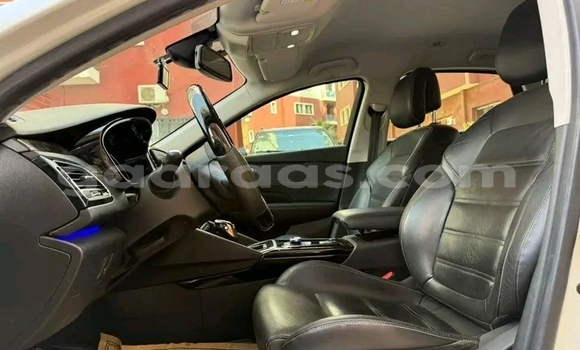 Acheter Occasion Voiture Renault Talisman Blanc à Dakar, Dakar Acheter Occasion Voiture Renault Talisman Blanc à Dakar, Dakar