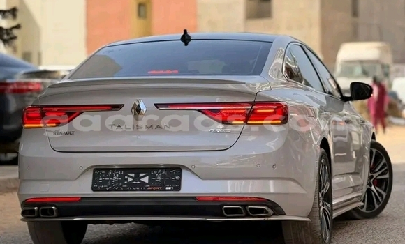 Buy Used Renault Talisman White Car in Dakar in Dakar Buy Used Renault Talisman White Car in Dakar in Dakar