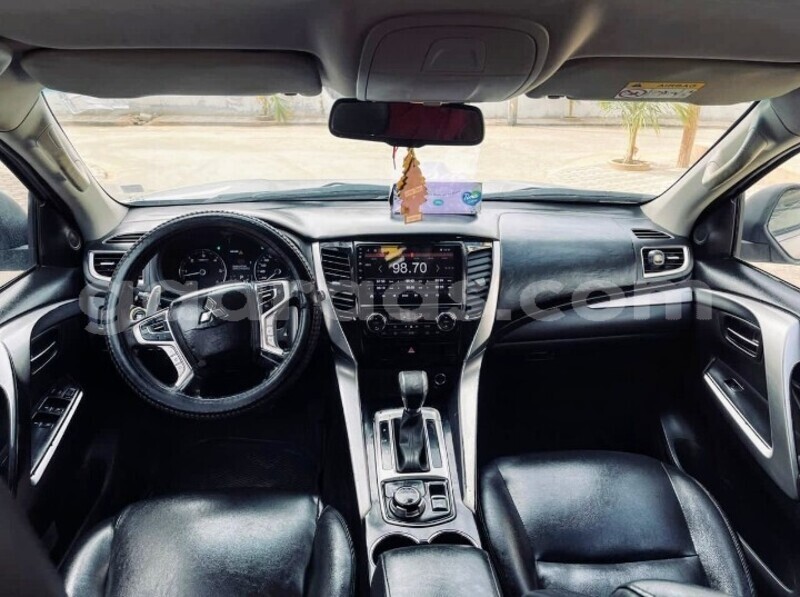 Big with watermark mitsubishi pajero sport dakar dakar 27865